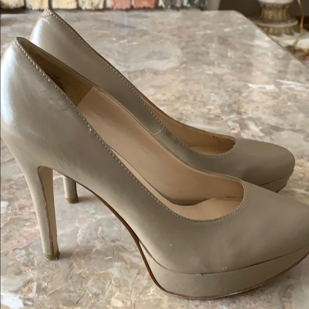 Nine West beige heels, 5 in, platform 1 in. Size 7.5